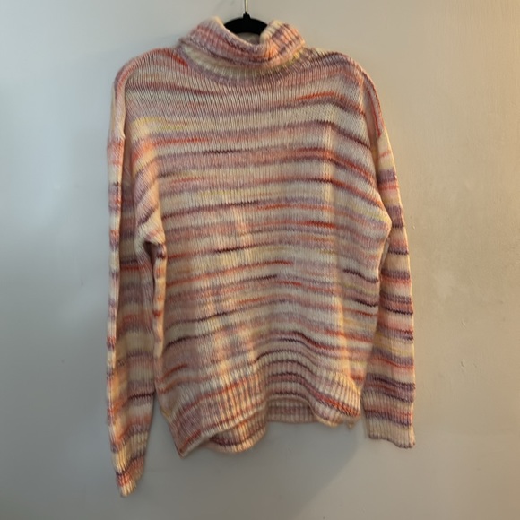 NWOT MULTIPLE COLOUR TURTLENECK - Picture 5 of 11